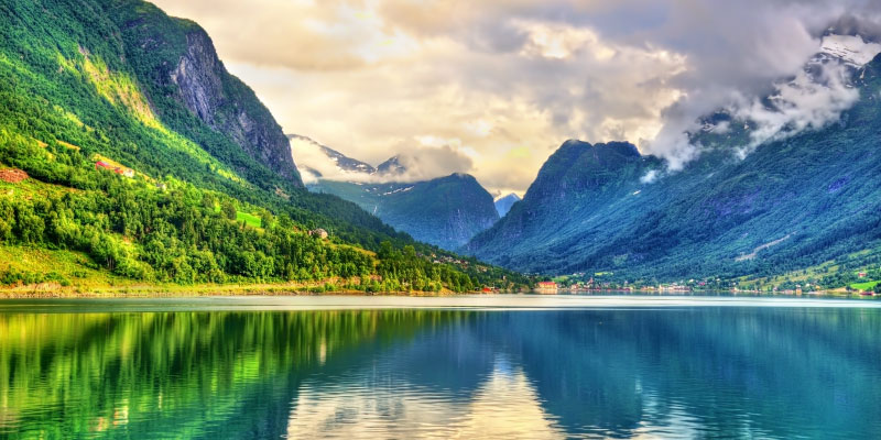 Hurtigruten: Norwegischen Fjorde per Fähre + Reiseplan
